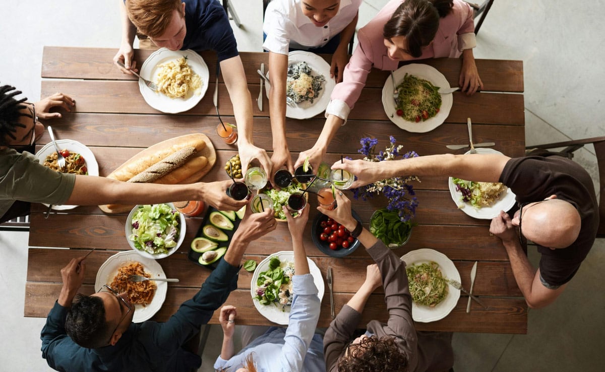 7 Tips To Become The Best Dinner Party Guest Ever
